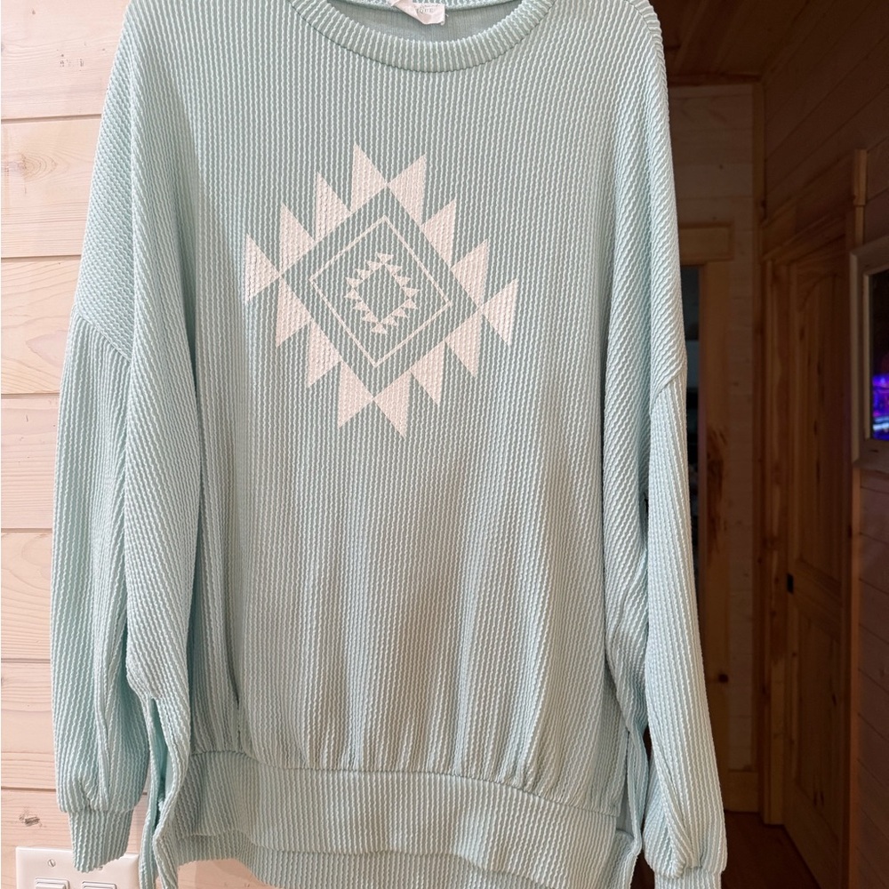 Mint Green Geometric Print Women's Top - Picture 2 of 2